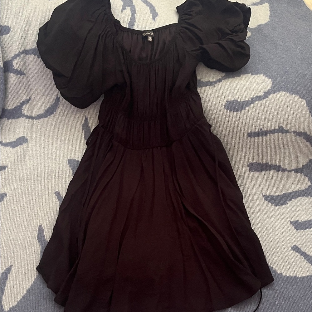 BLACK PUFF SLEEVE DRESS